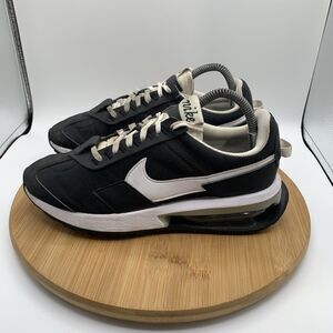 Nike Women's Black and White Sneakers
